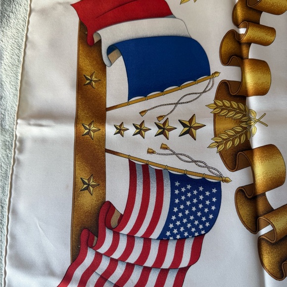Authentic HERMES Scarf Statue of Liberty Vintage 1985 NY Estate Sale 100% Silk - Picture 4 of 9